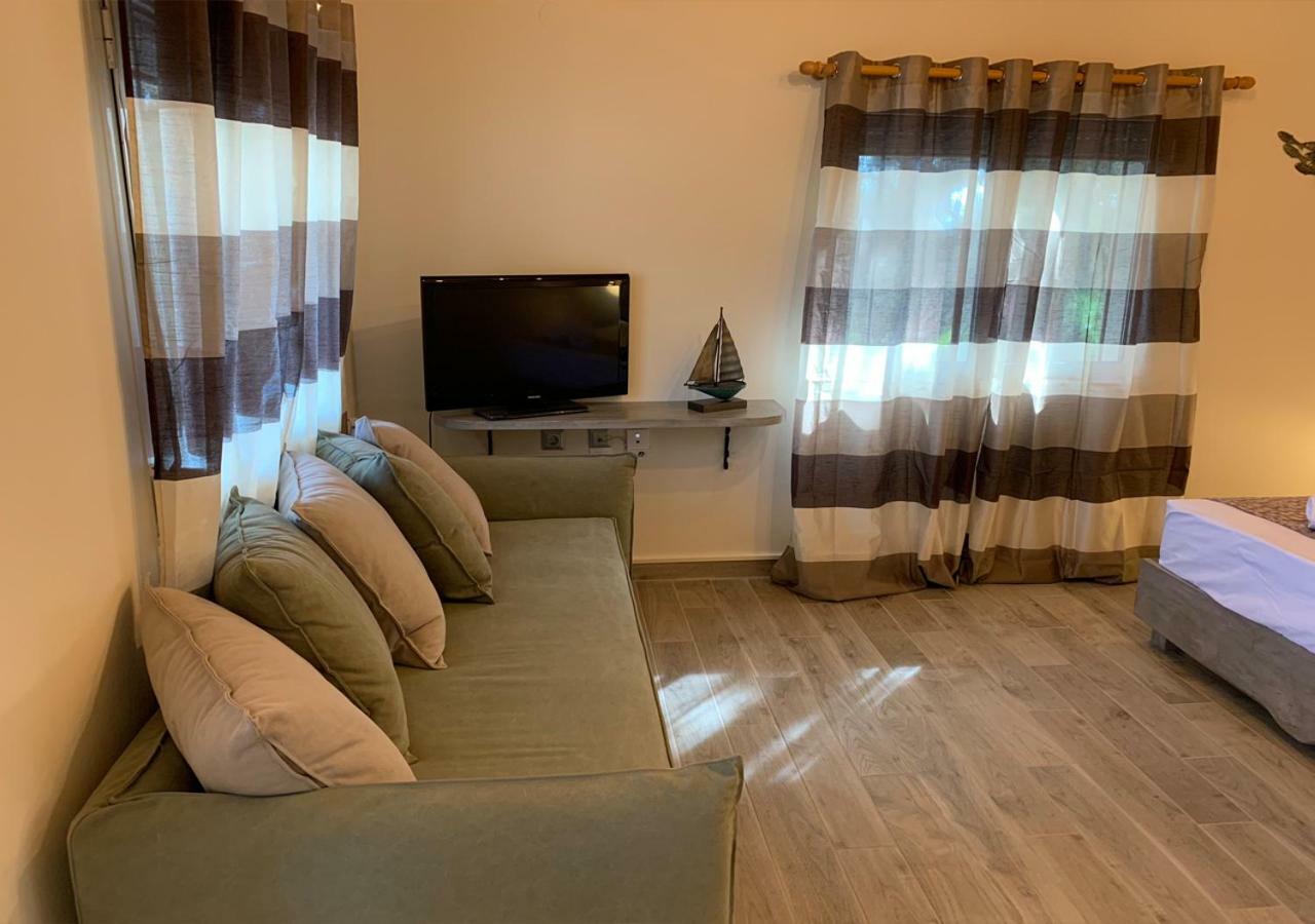 Iliovasilema Aparthotel Плати Екстериор снимка